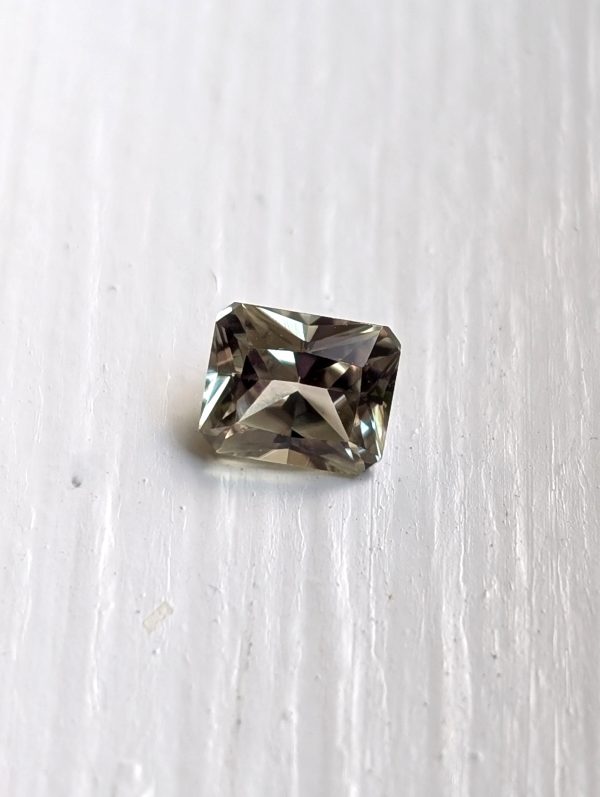 0.94 cts. Zultanite® Radiant Cut 6x5mm - Image 3