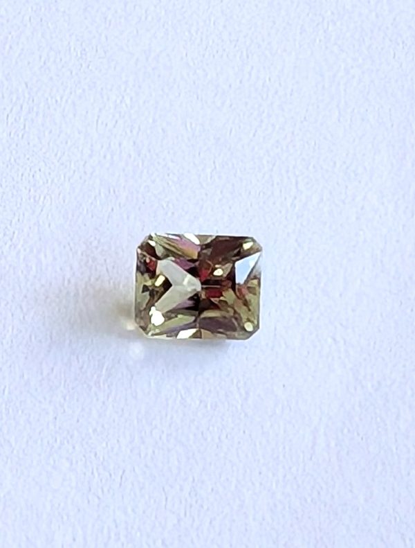 0.94 cts. Zultanite® Radiant Cut 6x5mm - Image 5