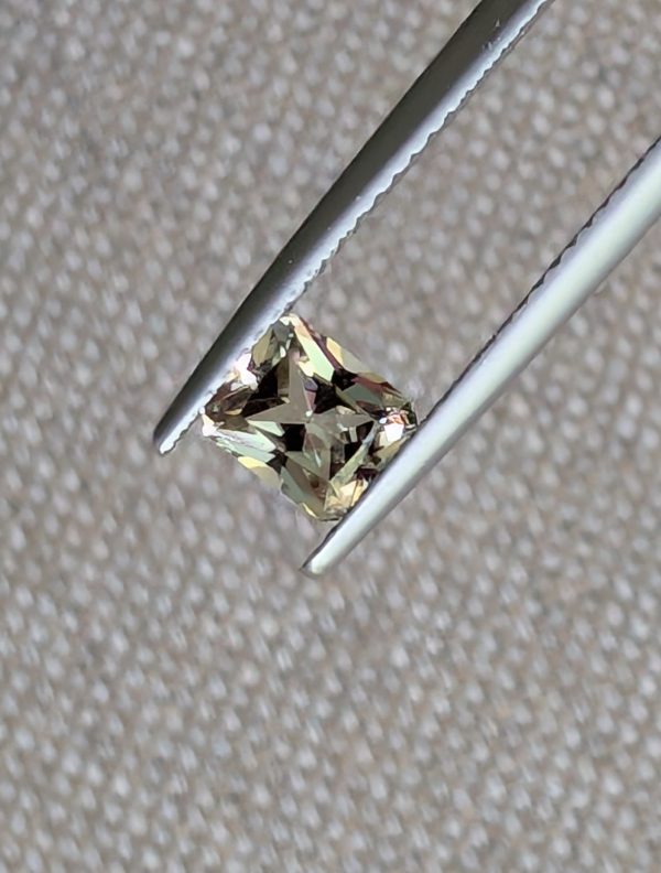 0.94 cts. Zultanite® Radiant Cut 6x5mm - Image 6