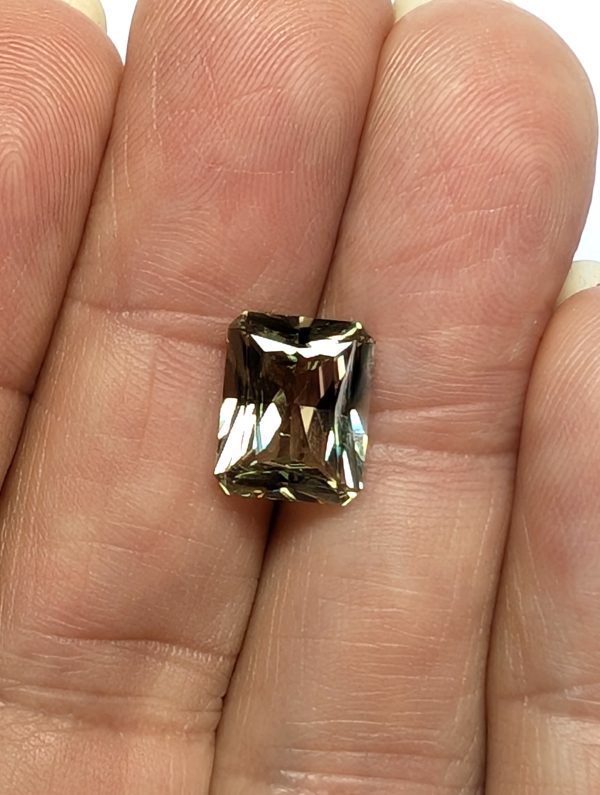 3.38 cts. Zultanite® Radiant Cut Gemstone 10x8mm - Image 4