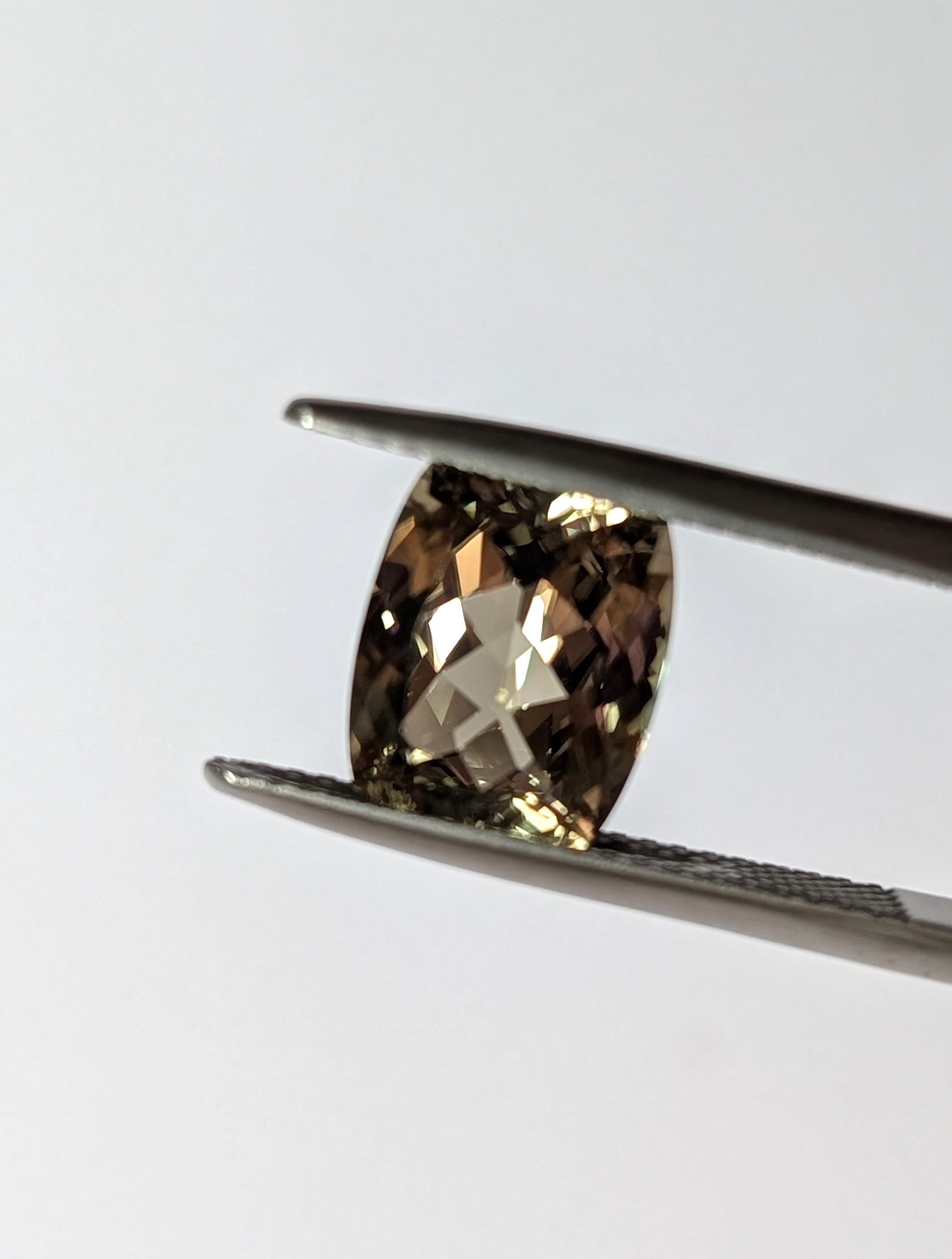 3.53 cts. Zultanite® Cushion 10x8mm - Image 9