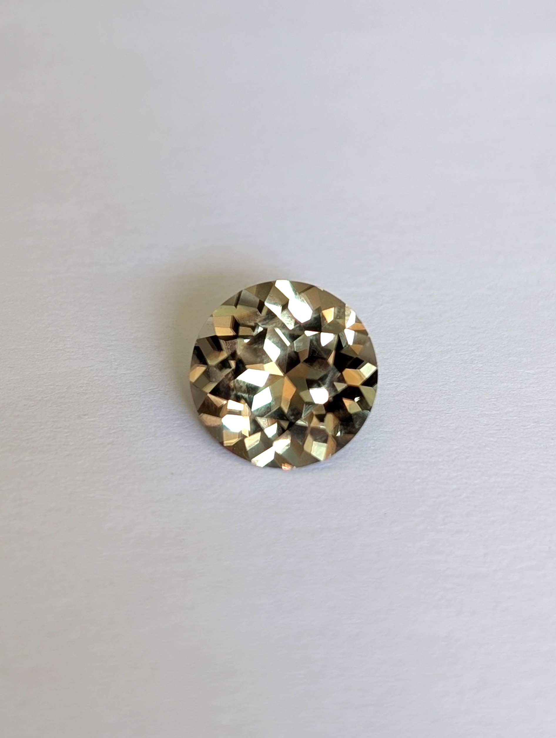 4.95 cts. Zultanite® Modified Portuguese Round 10.7mm - Image 5
