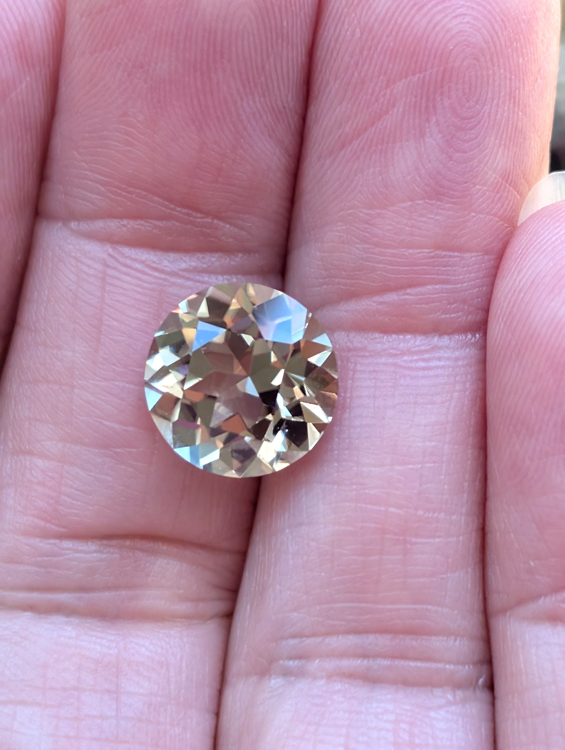 4.95 cts. Zultanite® Modified Portuguese Round 10.7mm - Image 6