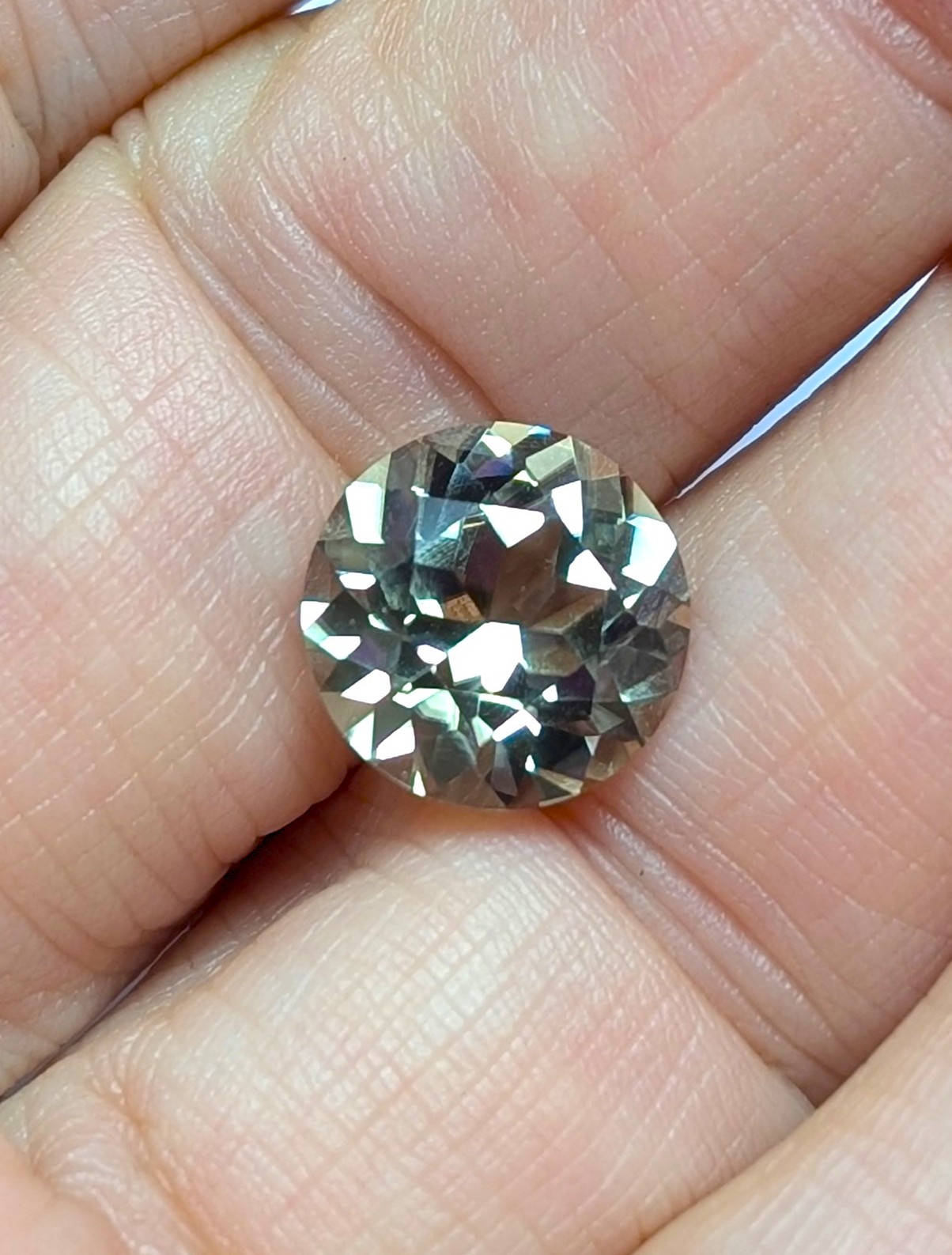 4.95 cts. Zultanite® Modified Portuguese Round 10.7mm - Image 2