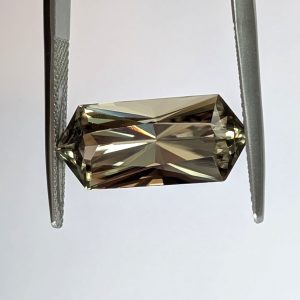 Zultanite® Wobito Bowtie Gemstone, 19.7 x 8.5 mm, 9.14 carats