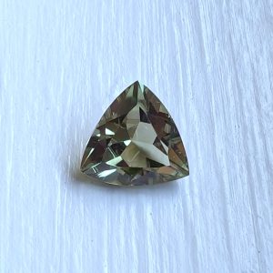 Zultanite® Trilliant Cut Gemstone, 10 mm (D: 6.5 mm),