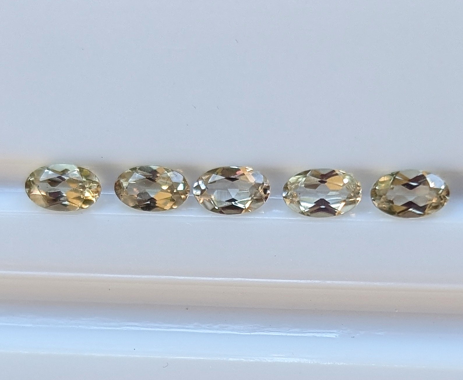 1.22 cttw. Zultanite® Oval Cut, Set of 5 gems, 5x3mm - Image 4