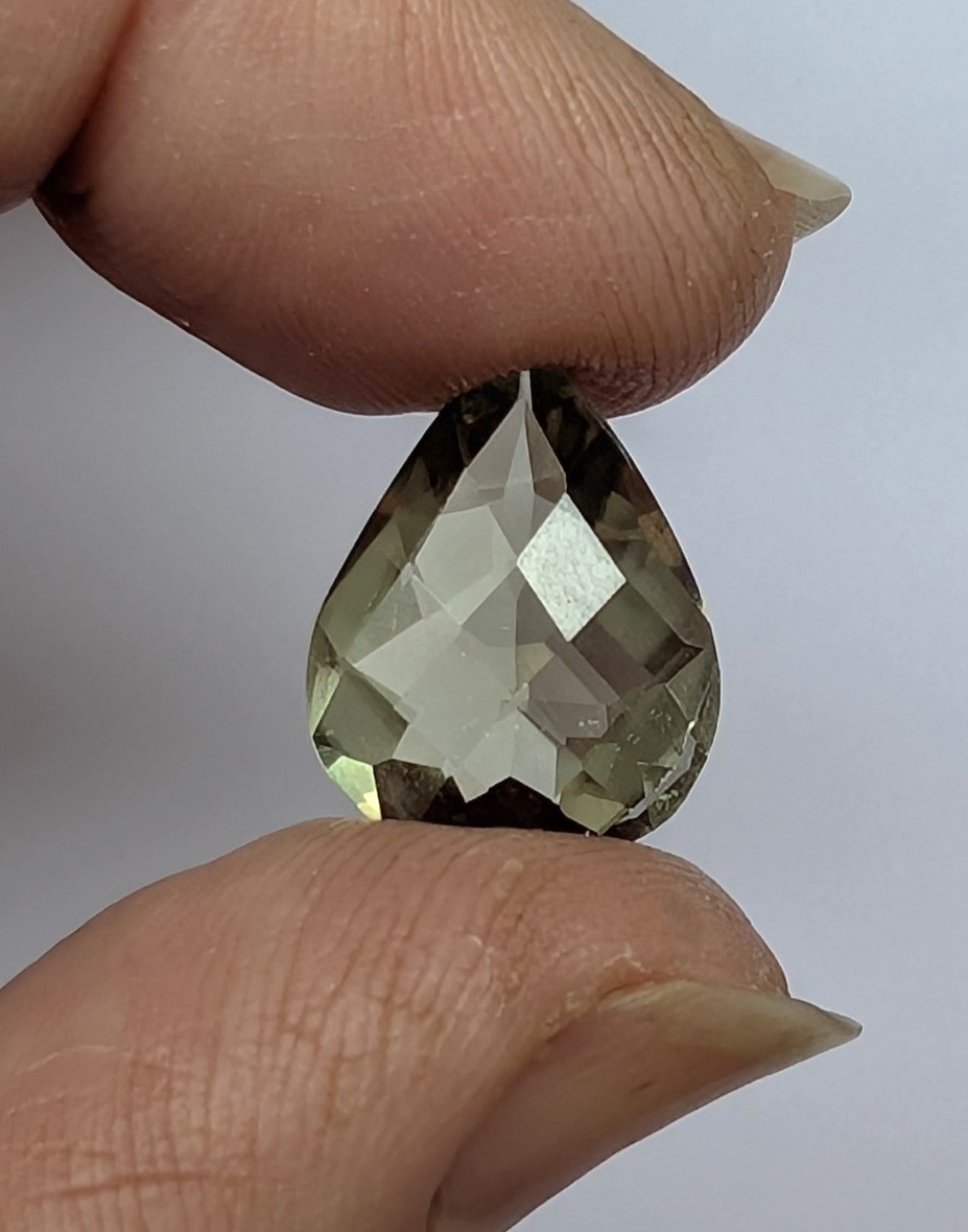 6.60 cts. Zultanite® Lentil Pear Shape Checkerboard Cut 26x12.5 mm - Image 3