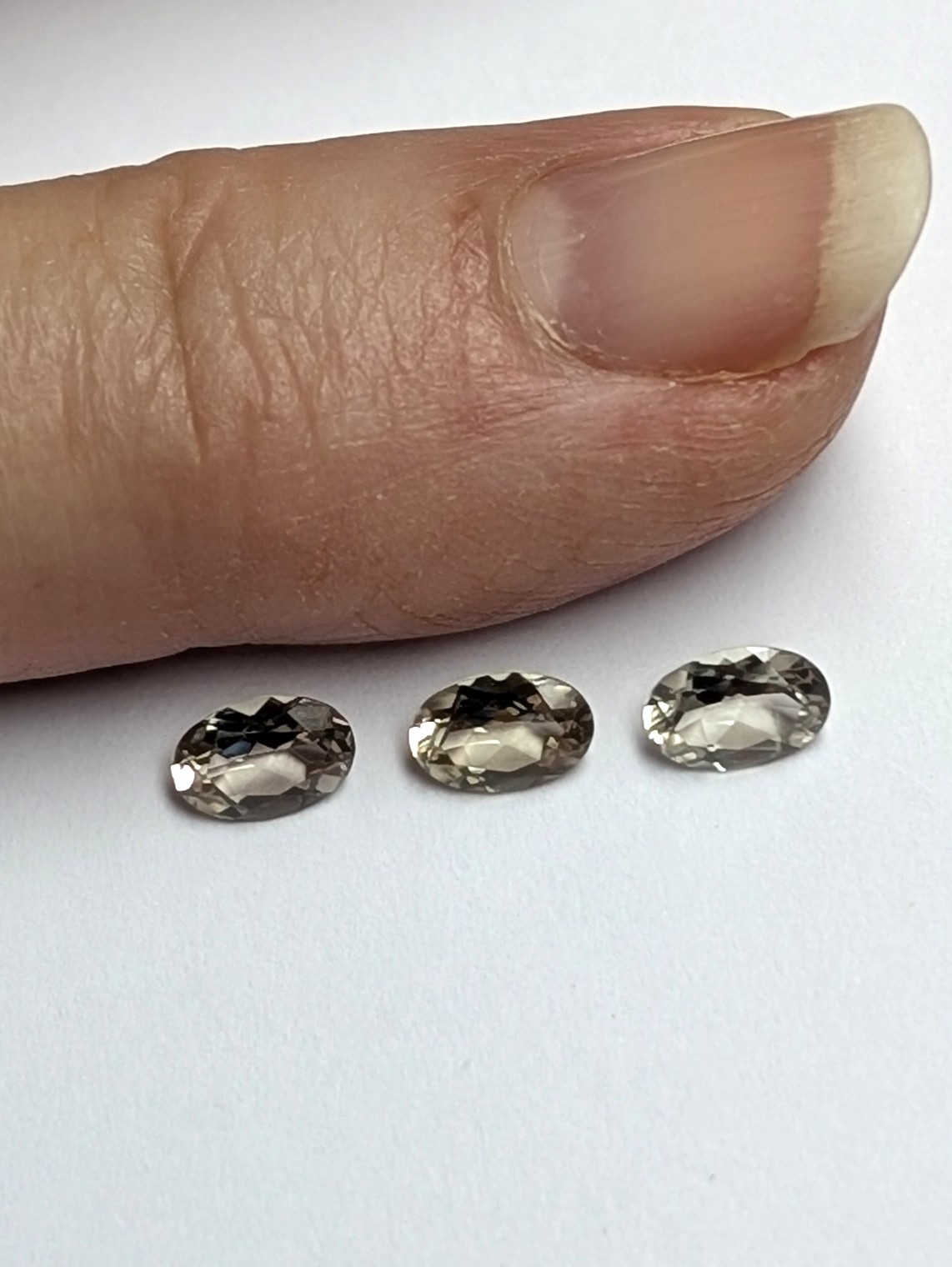 1.38 tcw. Zultanite® Oval Cut, Set of 3 gems, 6x4mm - Image 4