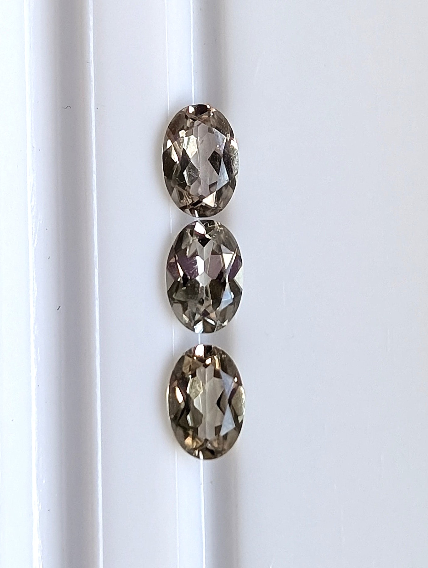 1.38 tcw. Zultanite® Oval Cut, Set of 3 gems, 6x4mm - Image 6