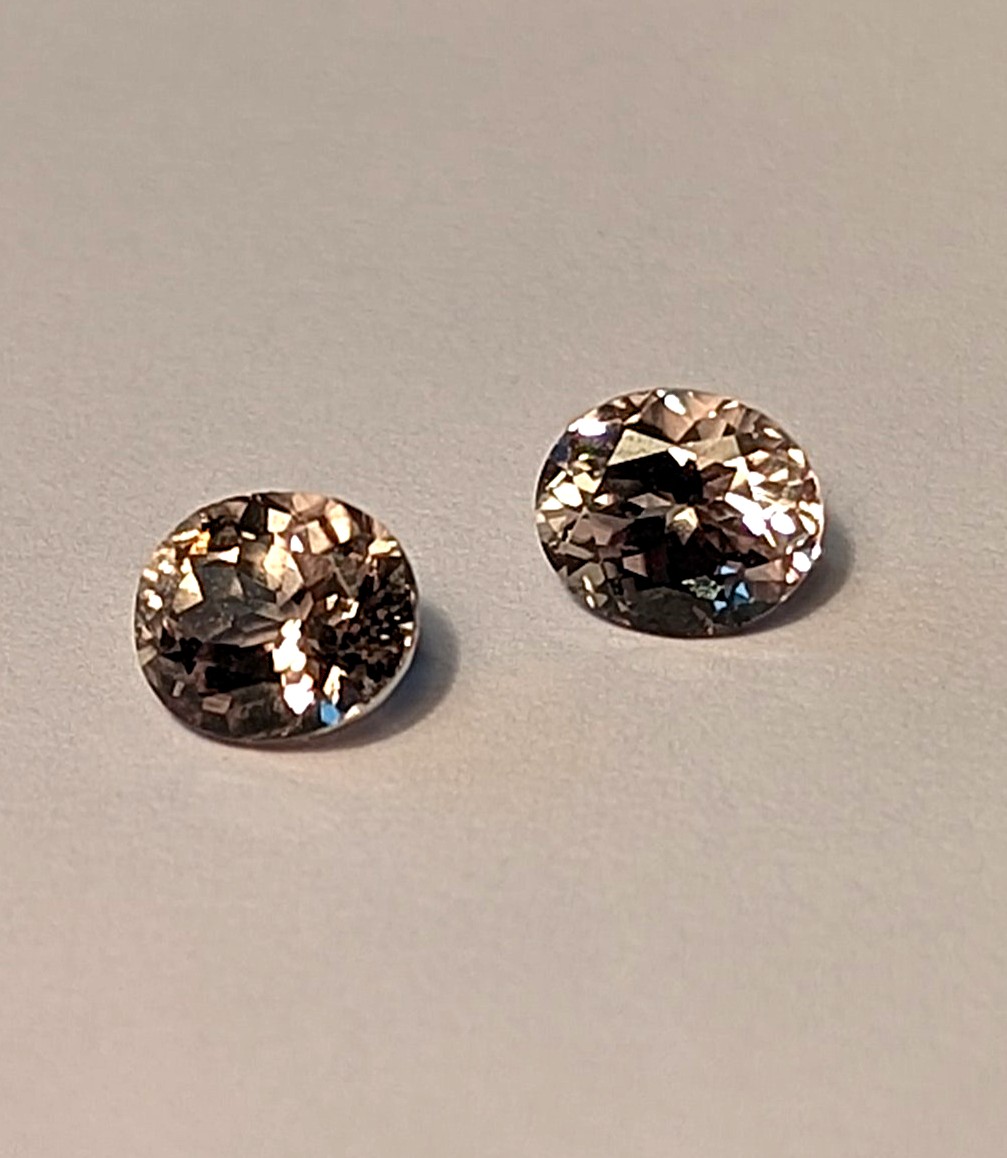 2.77 cts. Zultanite® Oval Cut PAIR 7x6mm - Image 3