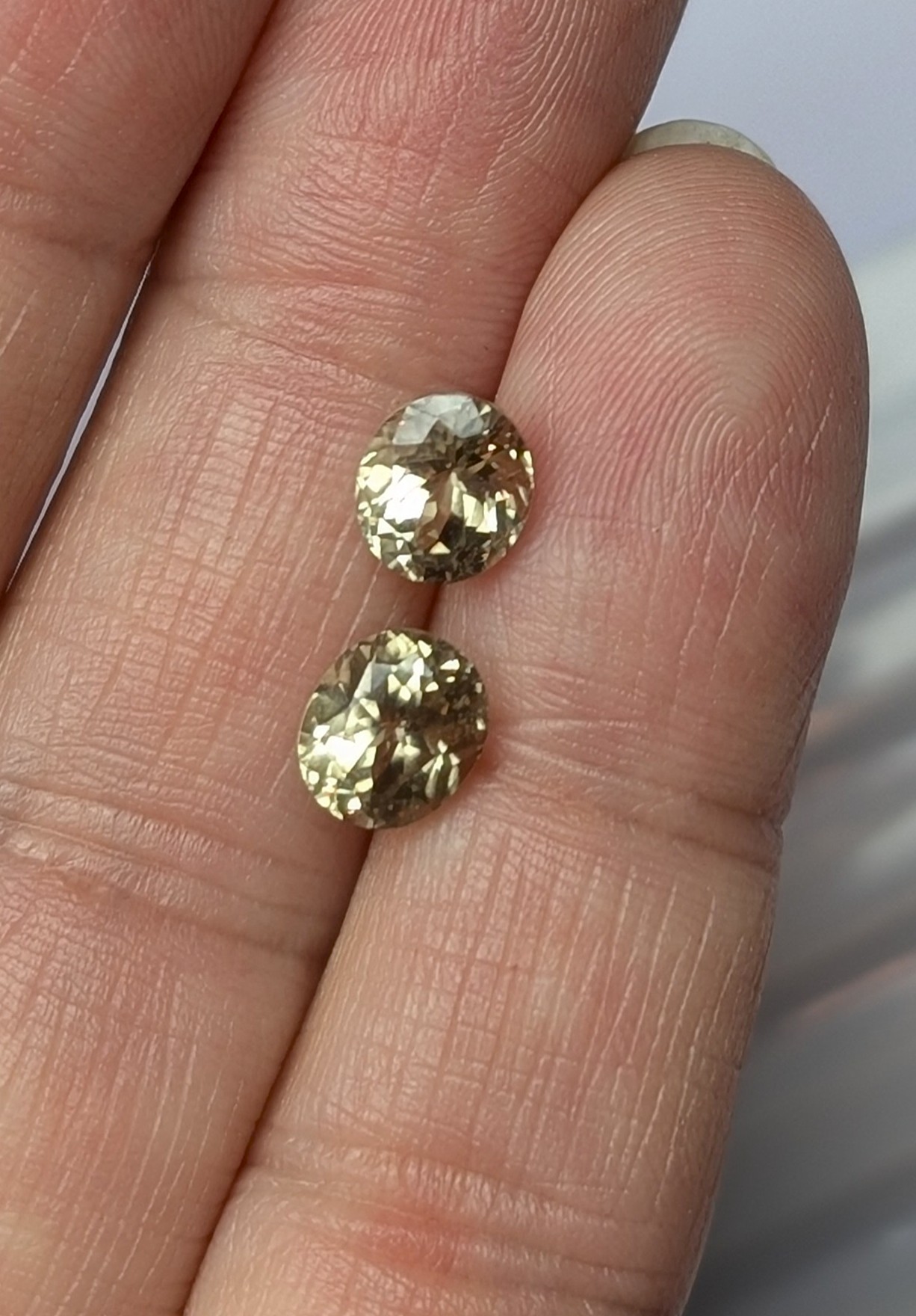 2.77 cts. Zultanite® Oval Cut PAIR 7x6mm - Image 4