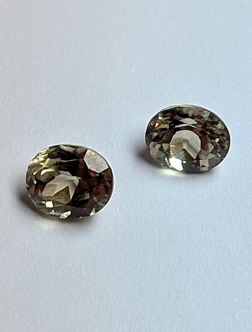 4.33 cts. Zultanite® Oval Cut PAIR 9x7mm - Image 4