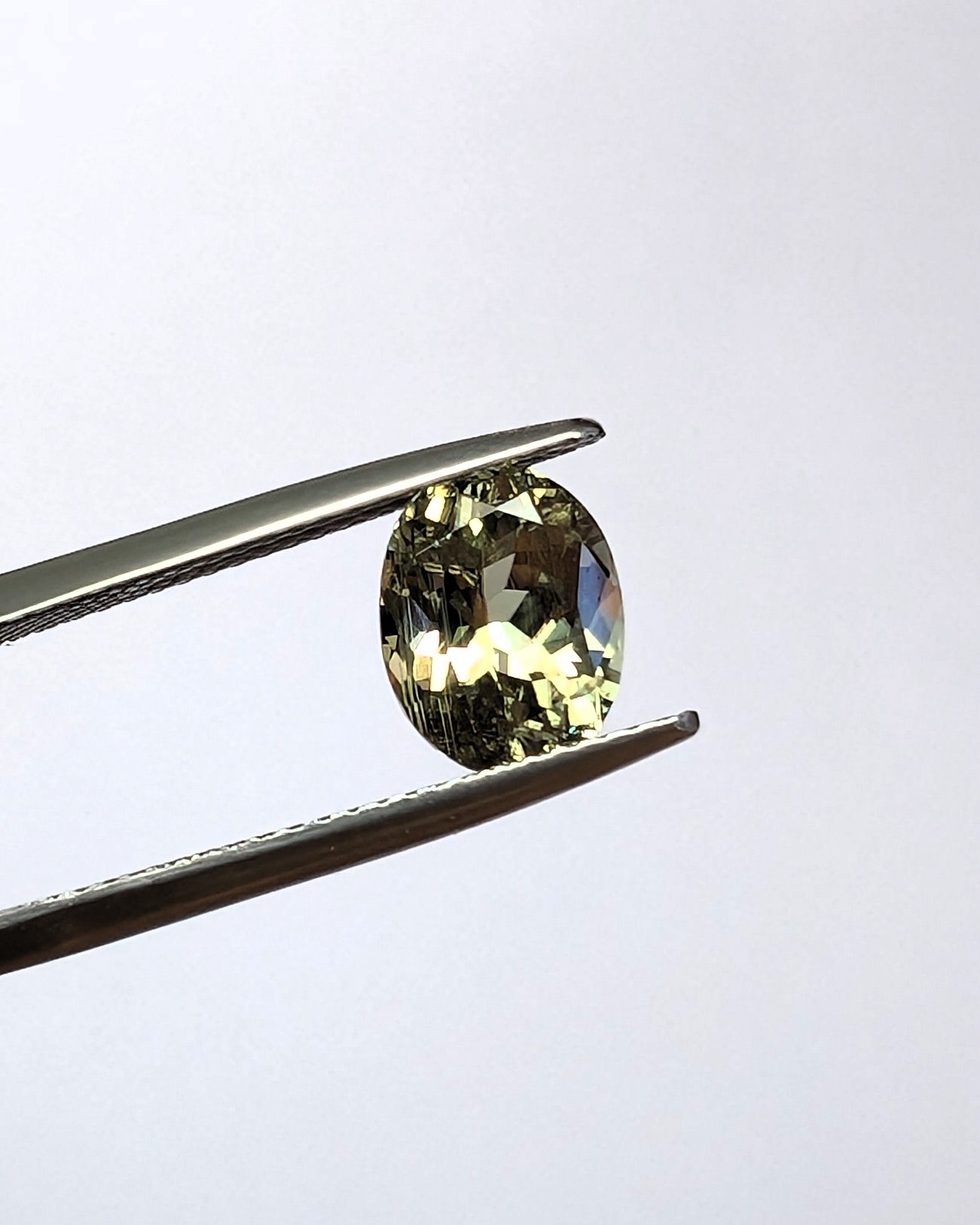 2.52 cts. Zultanite® Oval Cut Gemstone 9x7mm - Image 4