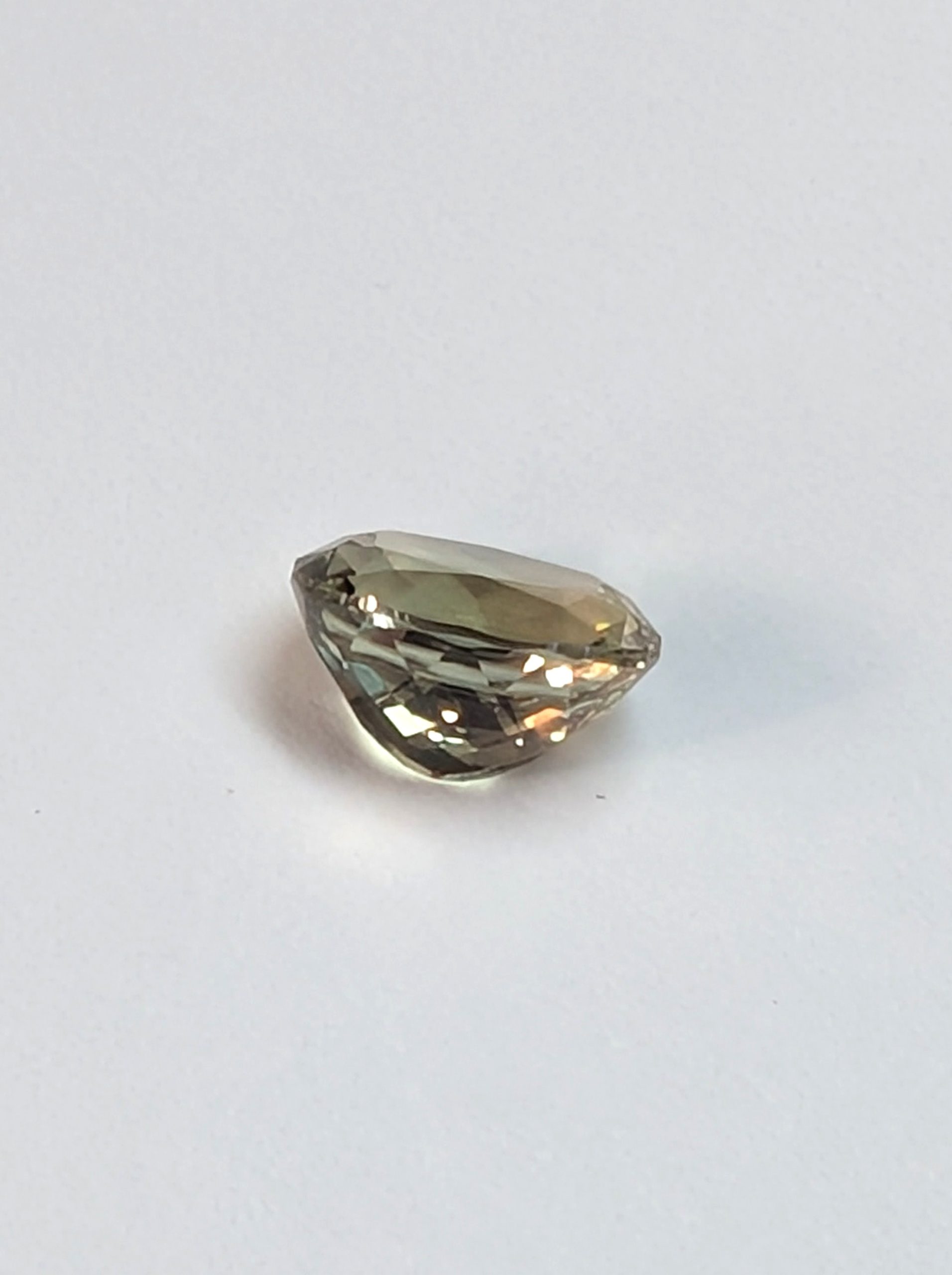 2.52 cts. Zultanite® Oval Cut Gemstone 9x7mm - Image 5